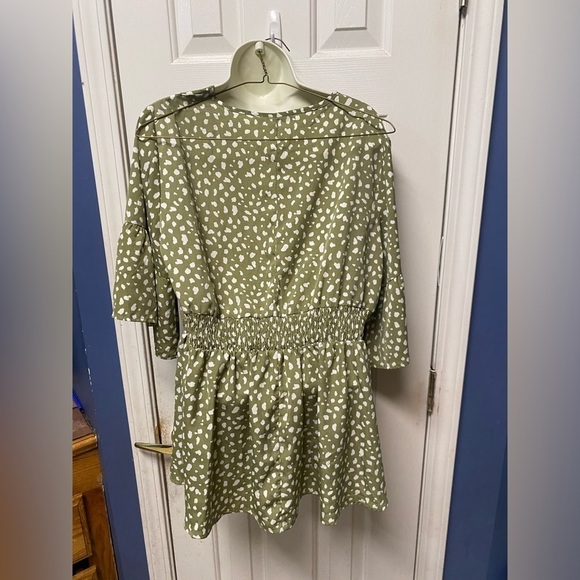 Bloomchic Abstract Print Ruffles Surplice Neck Blouse Green White Peplum Size 12 - Picture 3 of 8